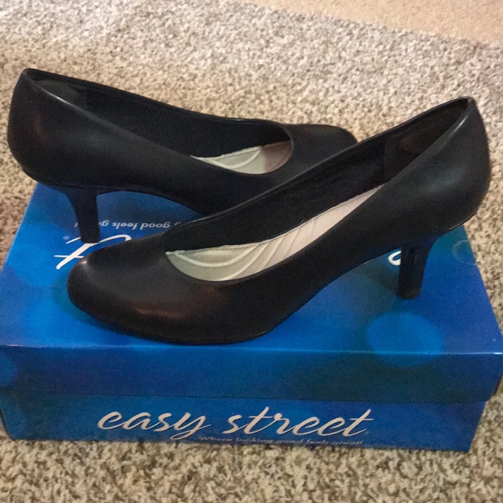 Navy heels